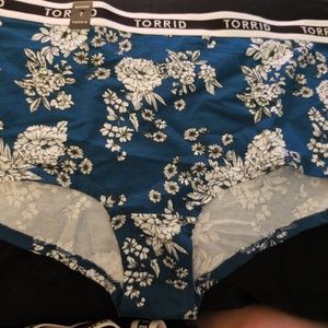 Blue floral sz 2 boyshort torrid panties nwt